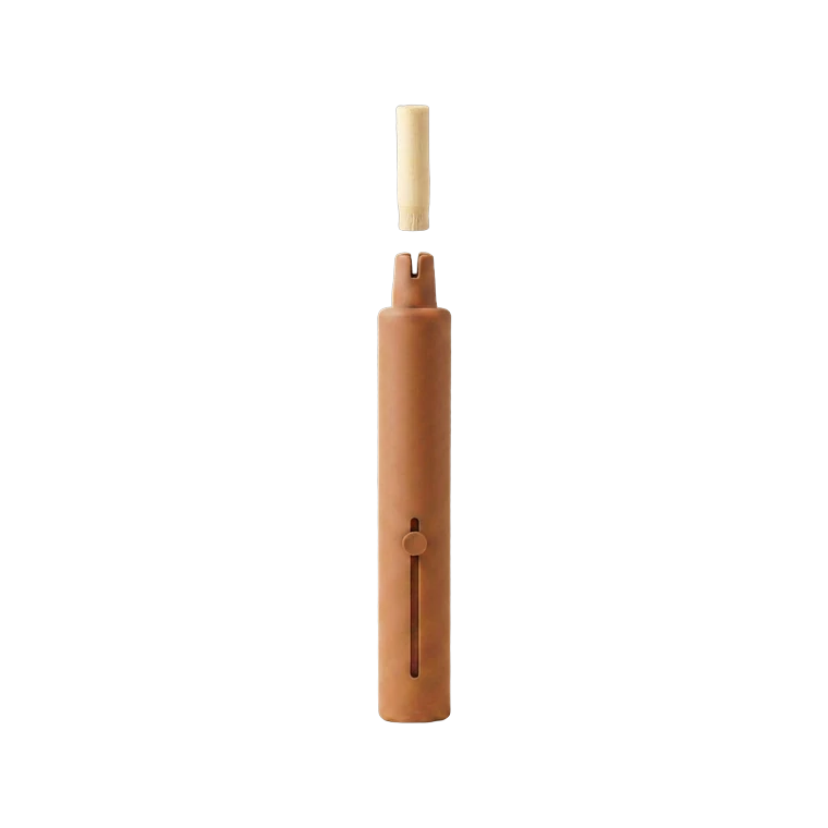 Une recharge siwak au-dessus de l'ouverture du porte-siwak